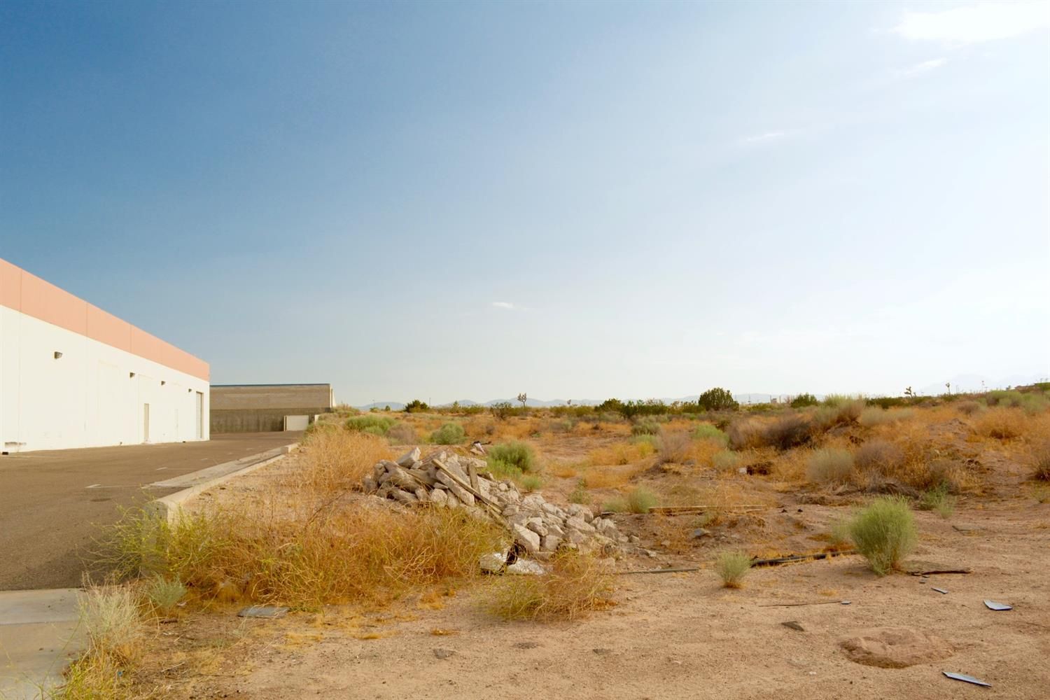 17455 Mauna Loa St, Hesperia, CA 92345